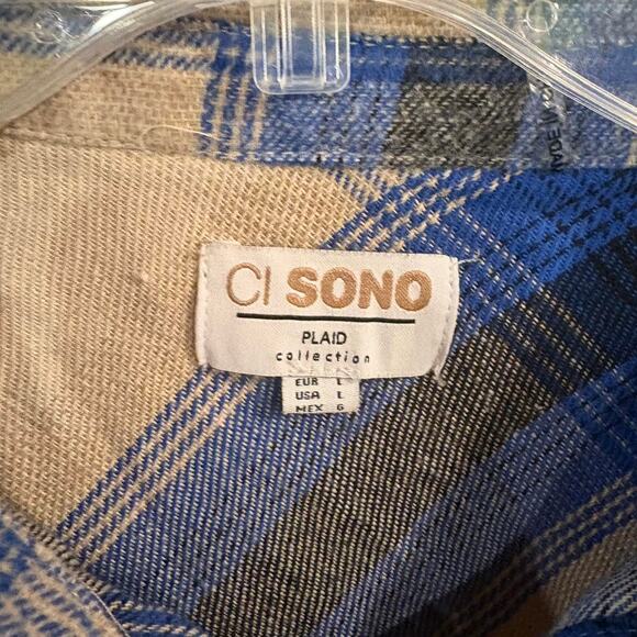 Ci sono blue and white plaid button up cropped - Picture 2 of 7